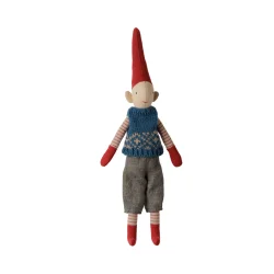 Maileg nissedreng MAGNET str. 1 /2026 -  26 cm. - r�d strikket vest - KOMMER SNART