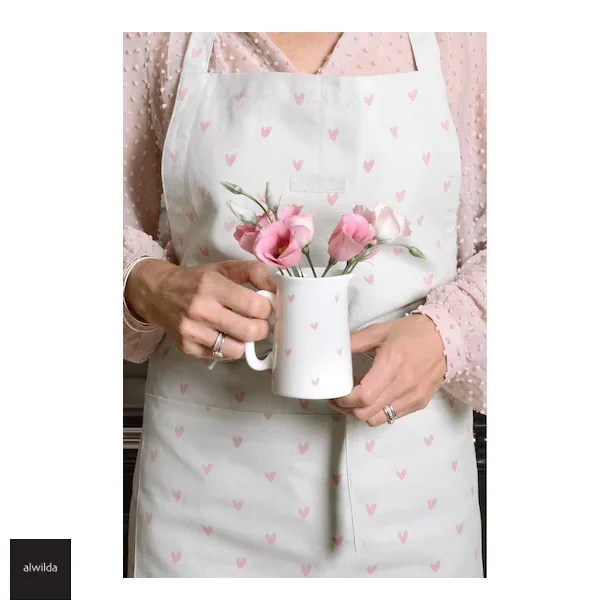 Forklde Sophie Allport, Str: 72x90 cm. LYSERDE HJERTER