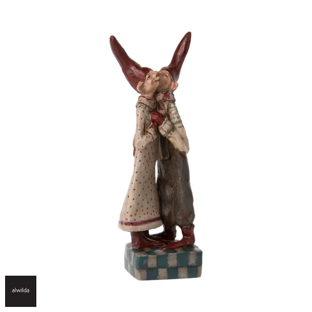 Noilly No�l, No. 29 / 2026. H. 18,5 cm. kyssepar  KOMMER SNART